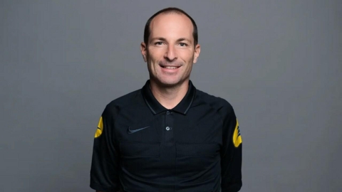 Batta - arbitre.jpg