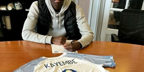 Kayembe - signature stagiaire - carré.jpg